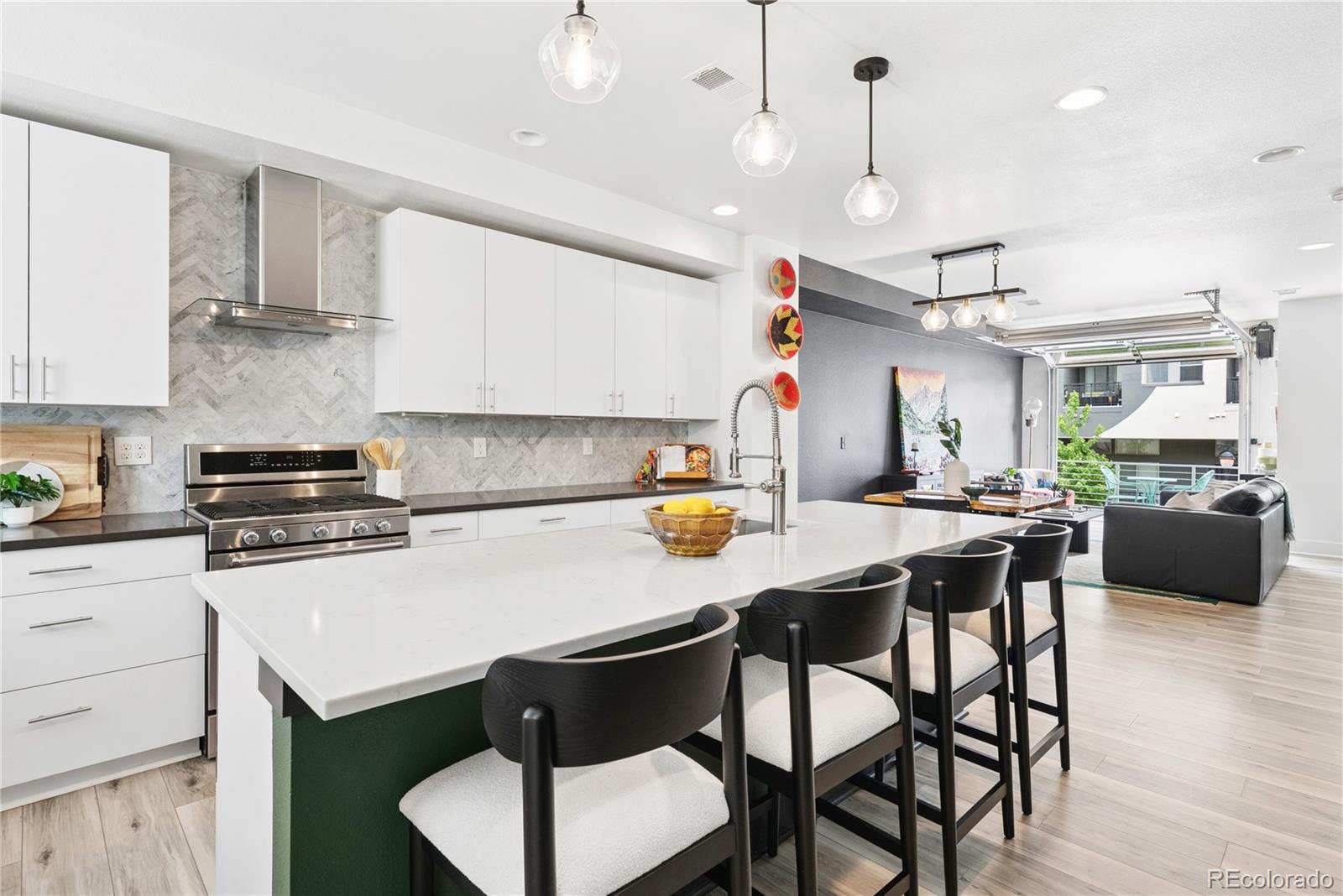 3855 E Cedar Avenue 206
