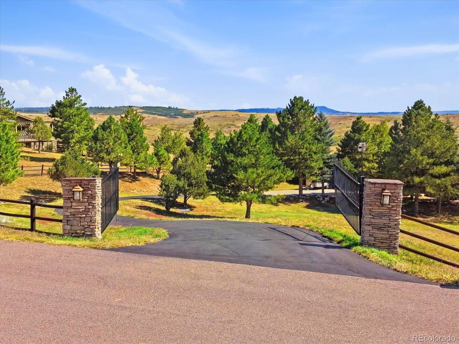 6040 W Lakeside Court