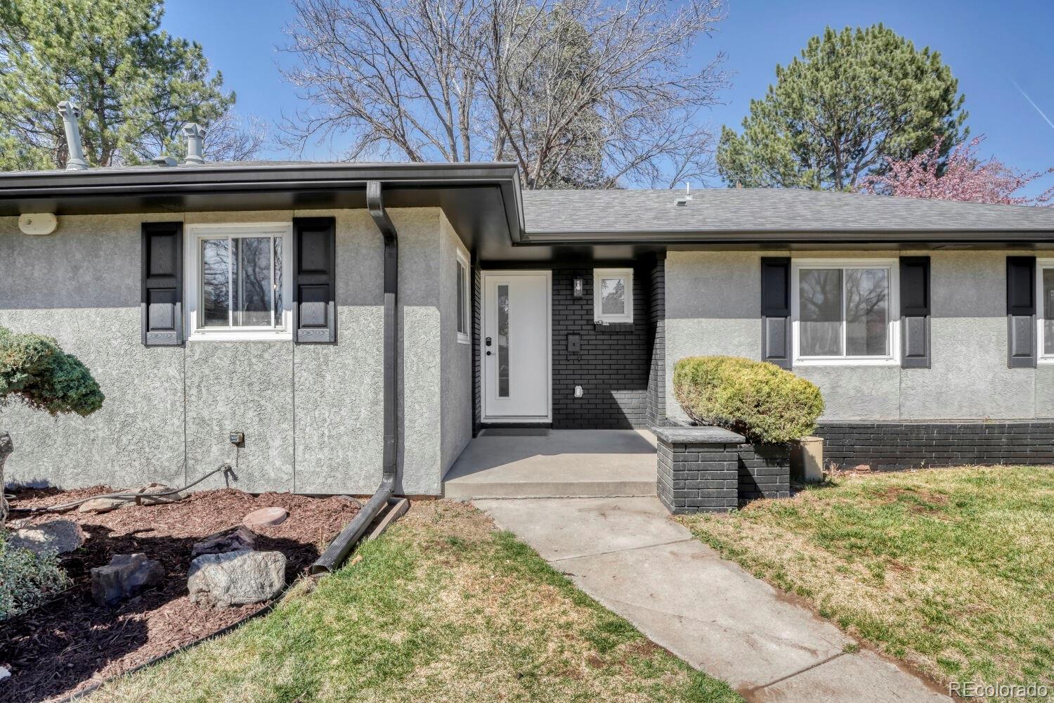 2261 E Dartmouth Place