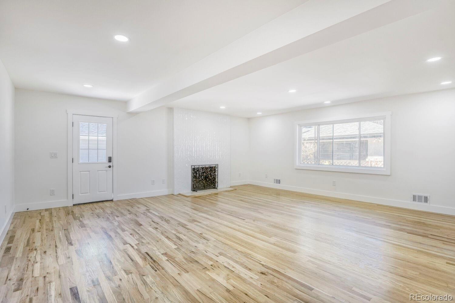 2261 E Dartmouth Place