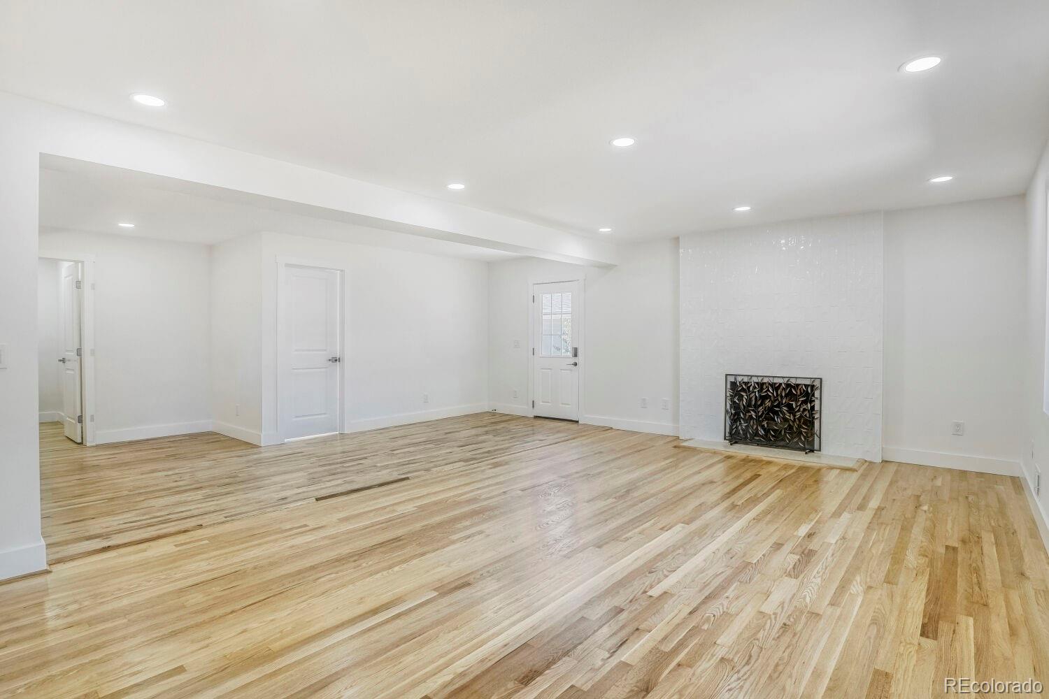 2261 E Dartmouth Place