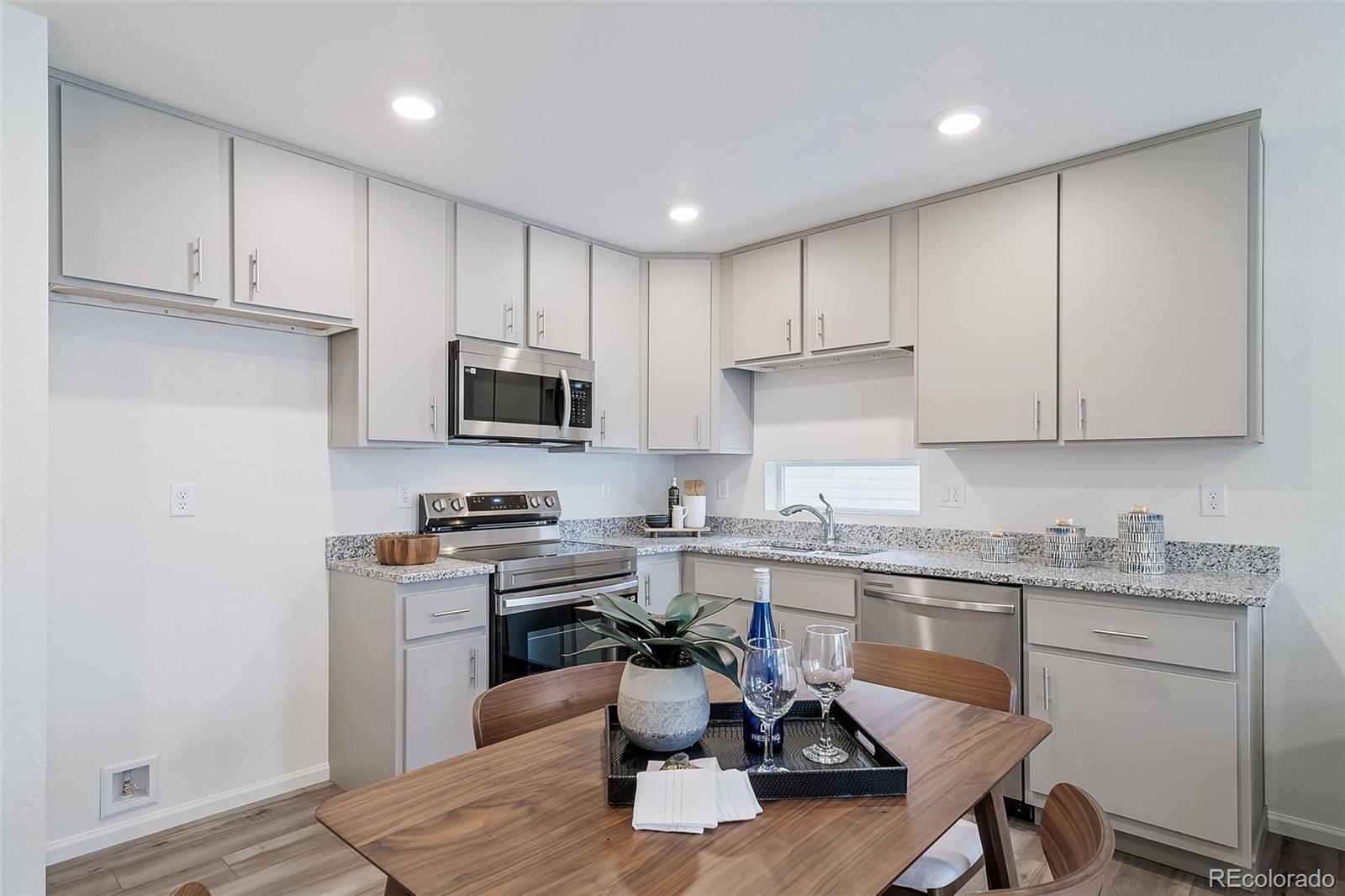 46521 Avery Lane
