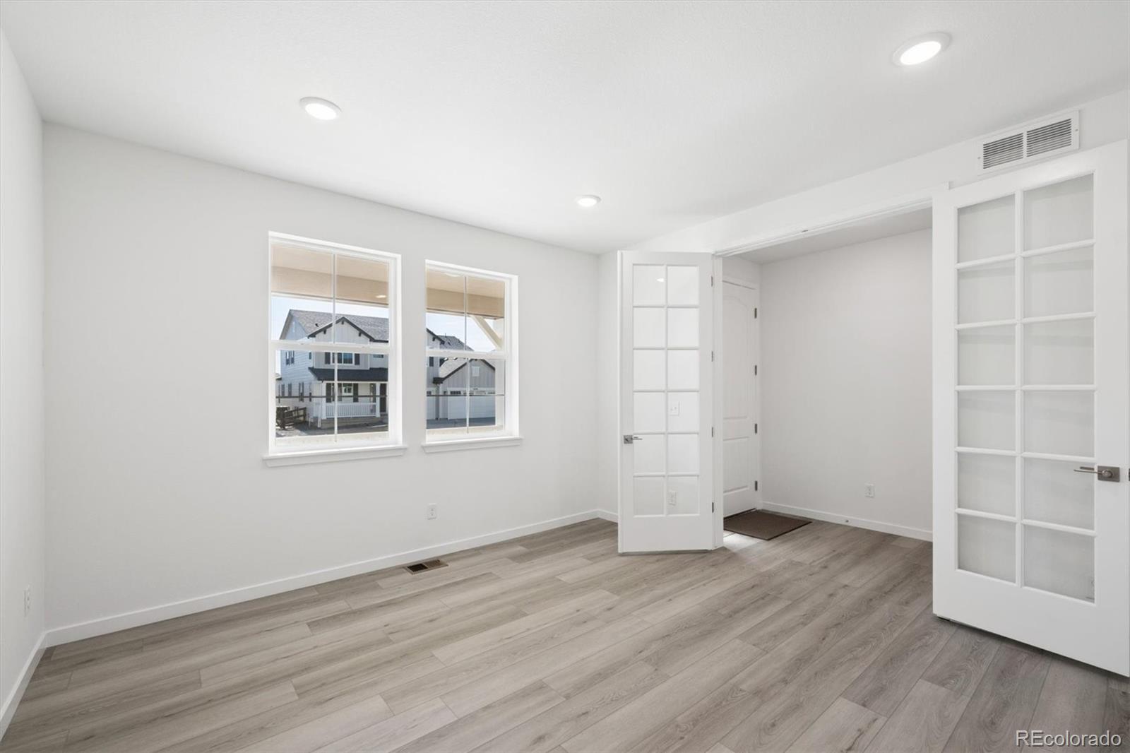 5701 Wayfarer Circle