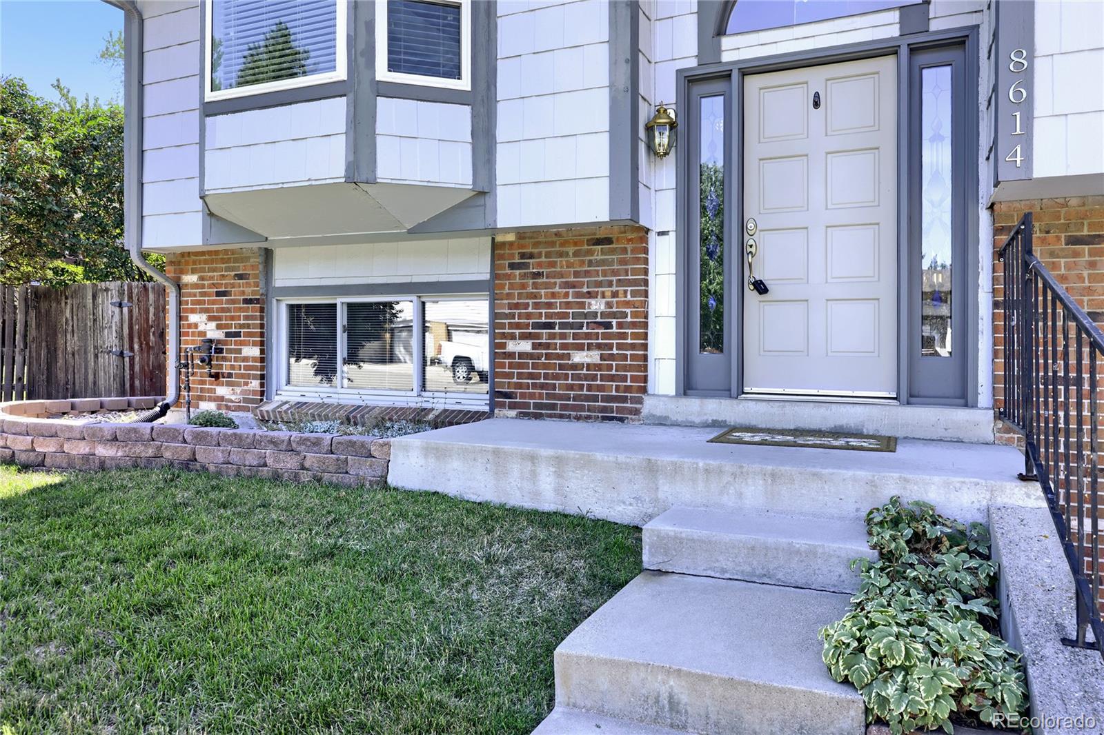 8614 W 65th Place