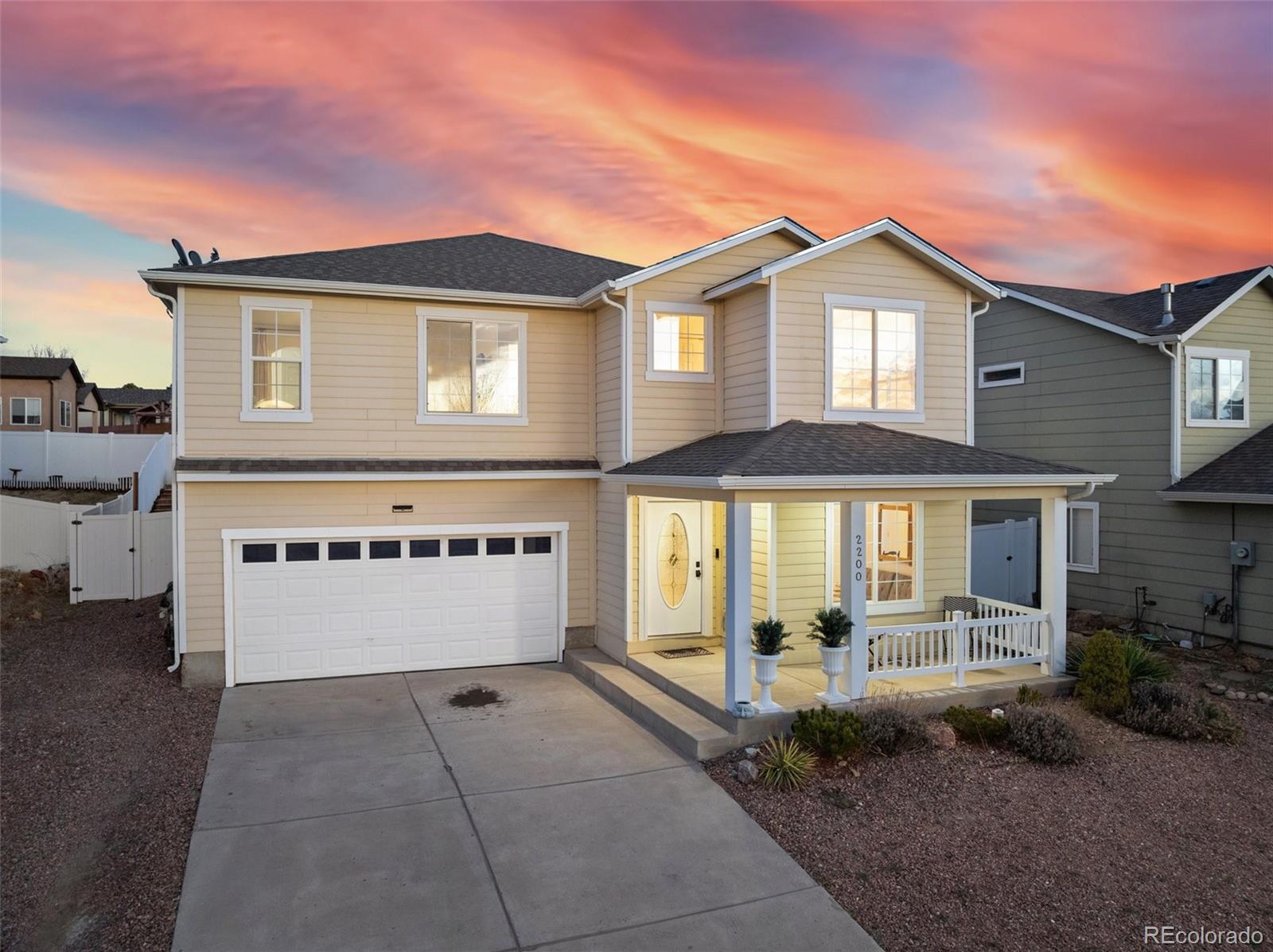 2200 Meadowlark Lane