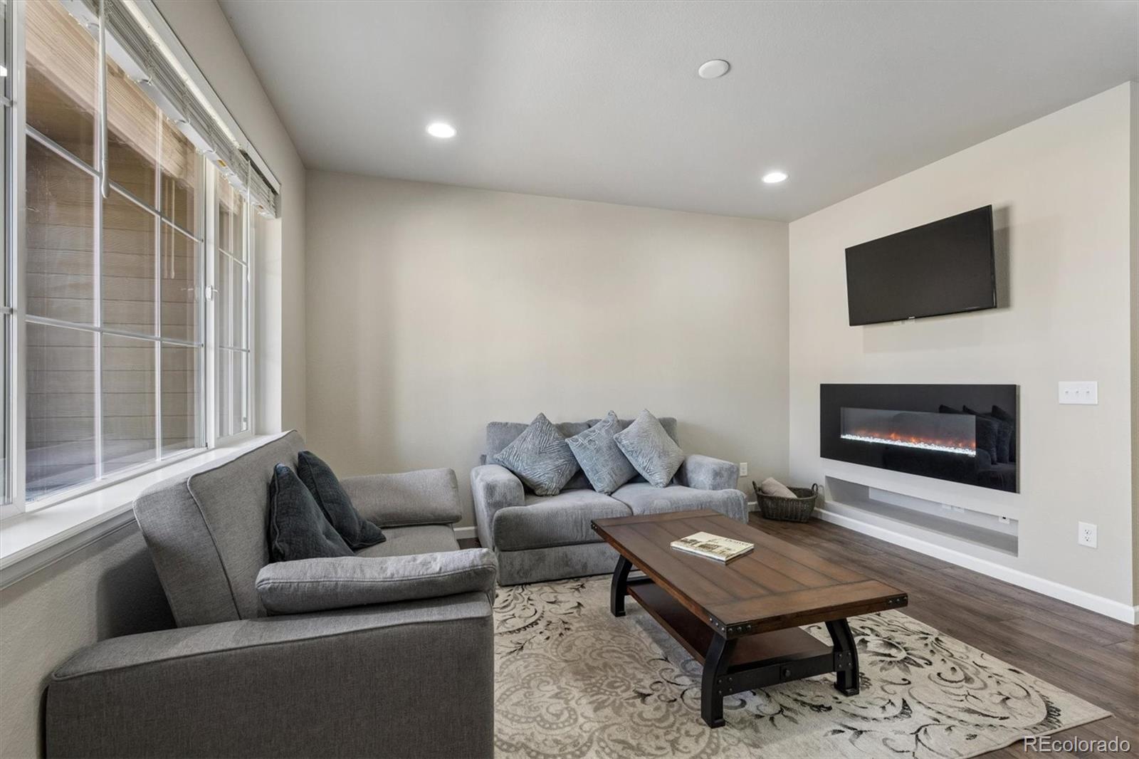 522 E Dry Creek Place