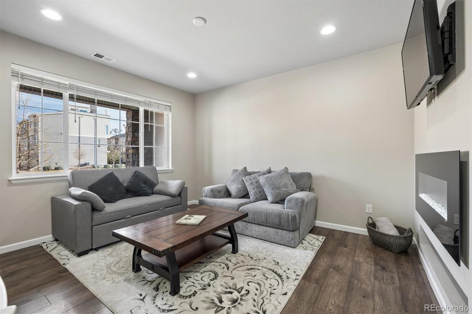 522 E Dry Creek Place