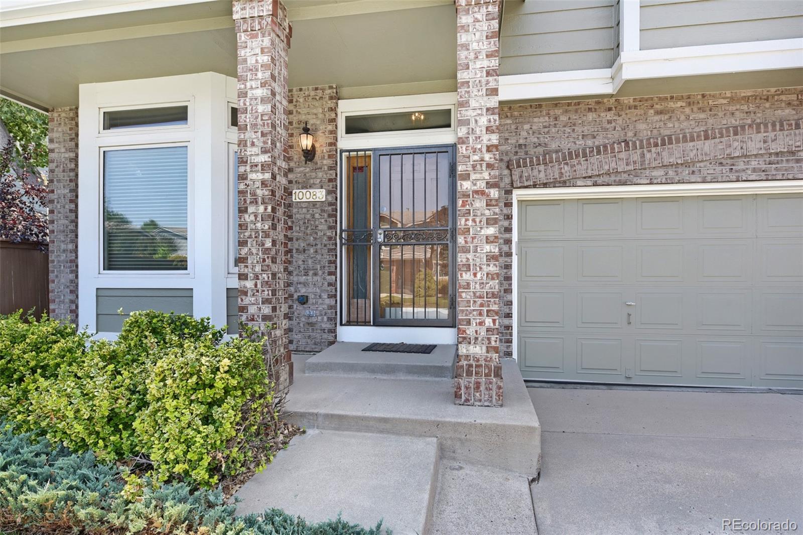 10083 Oak Leaf Way