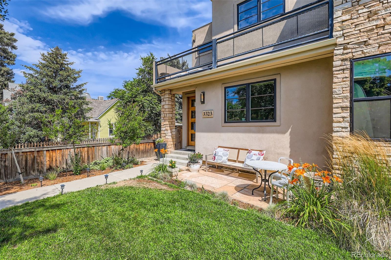 3323 W Hayward Place