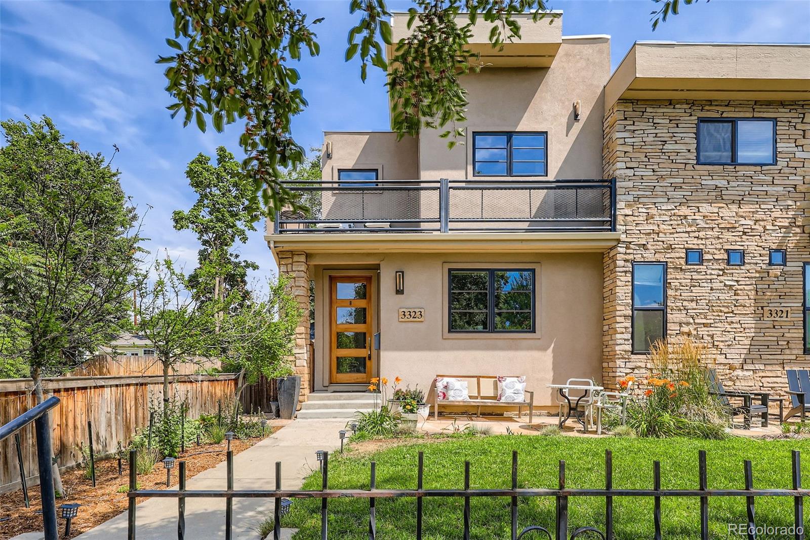 3323 W Hayward Place