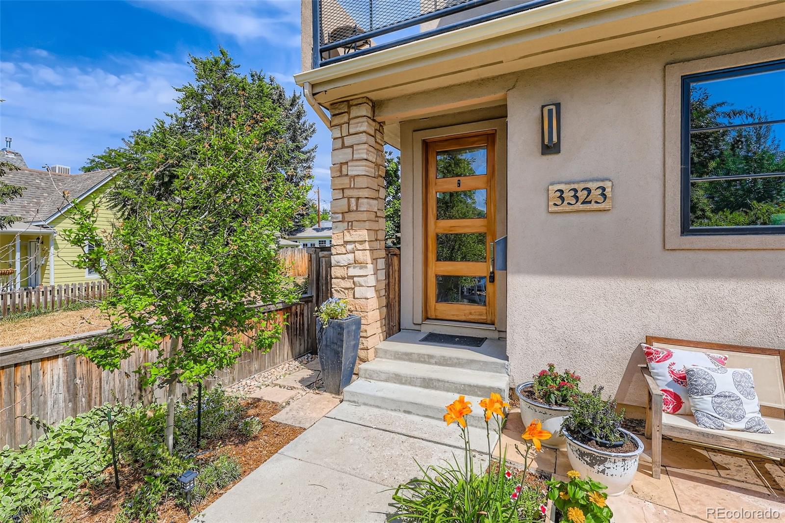 3323 W Hayward Place