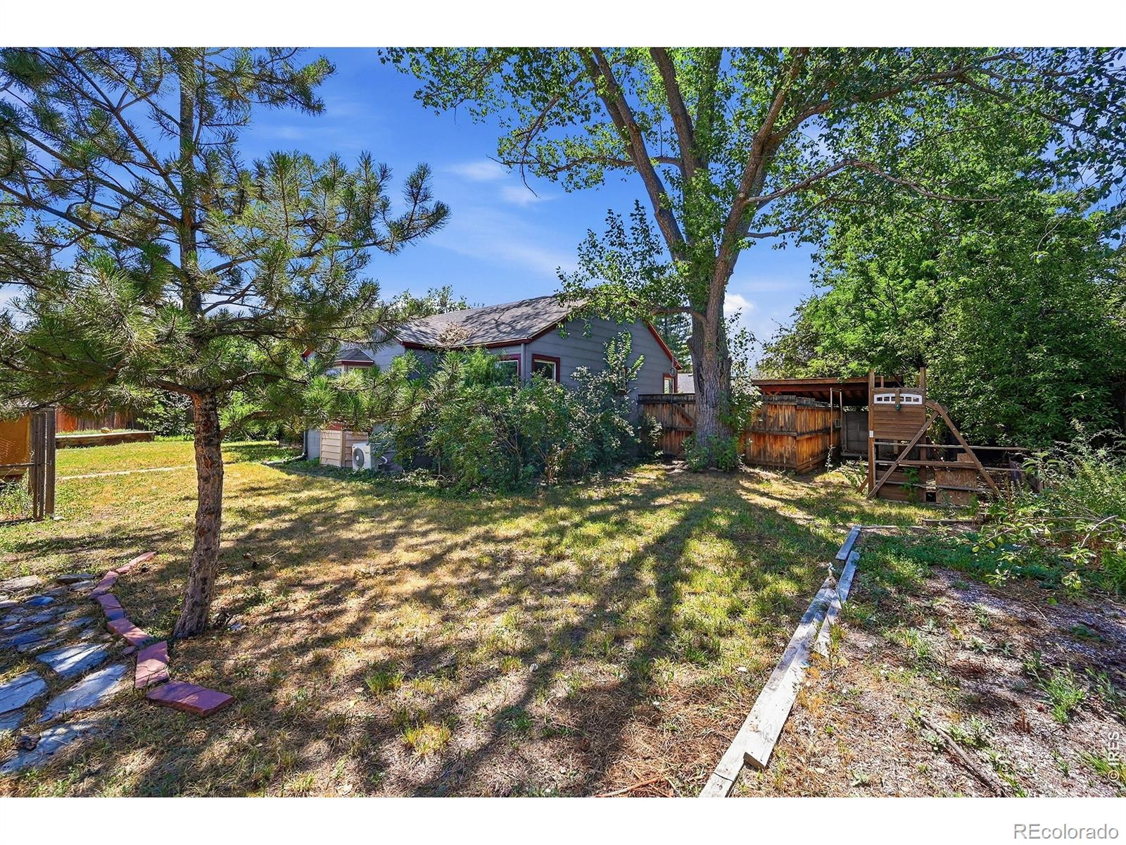 1850 Iris Avenue