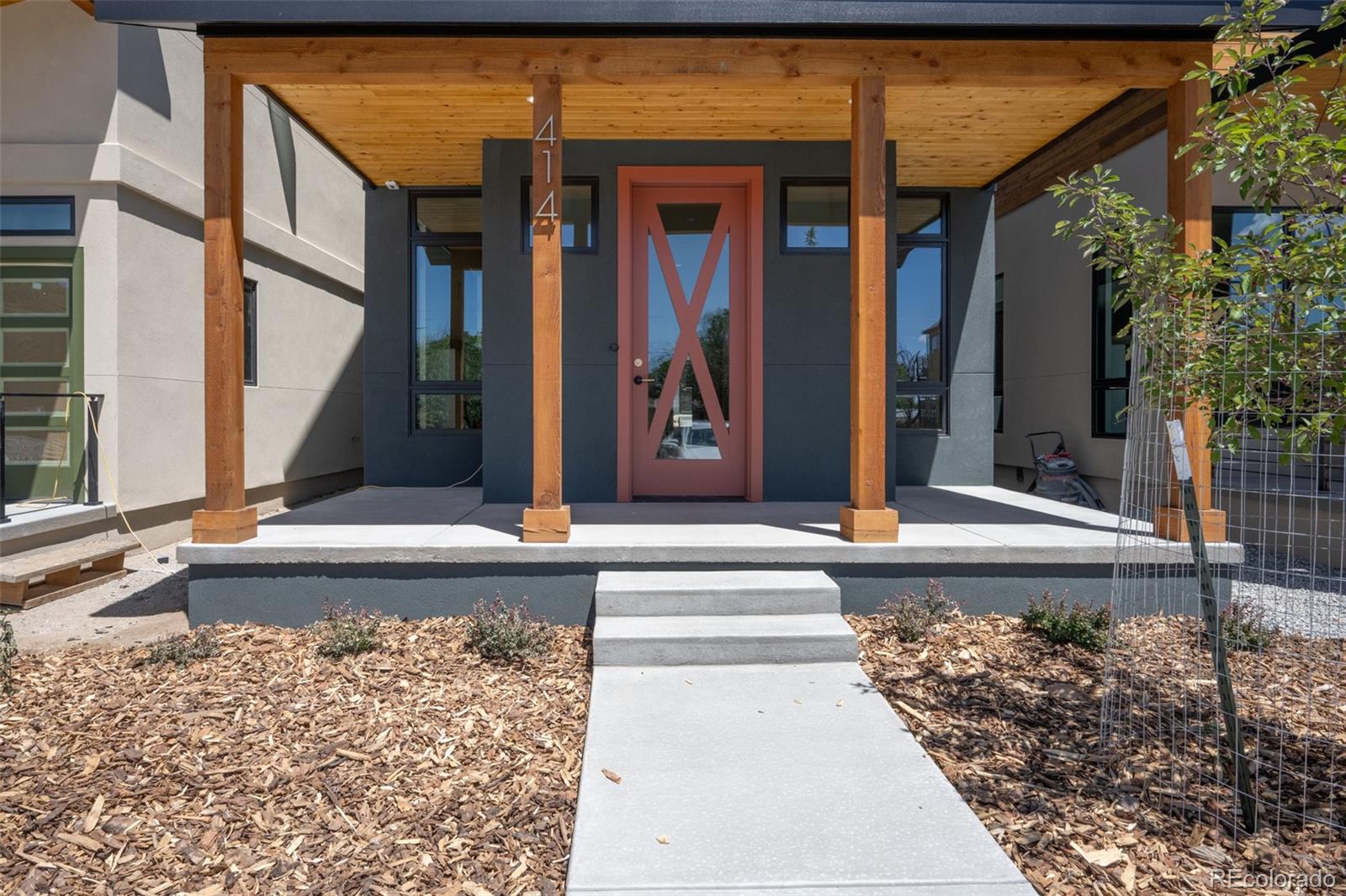 414 E Arkansas Street