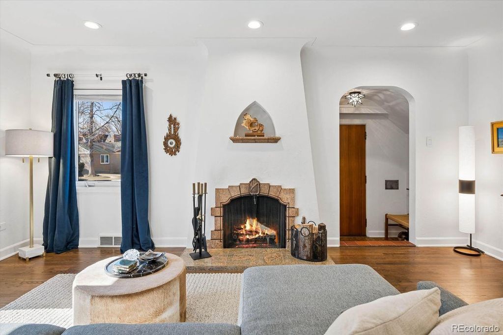 Photo of 950 S Euclid Way, Denver, CO 80209 (MLS # 6073982)