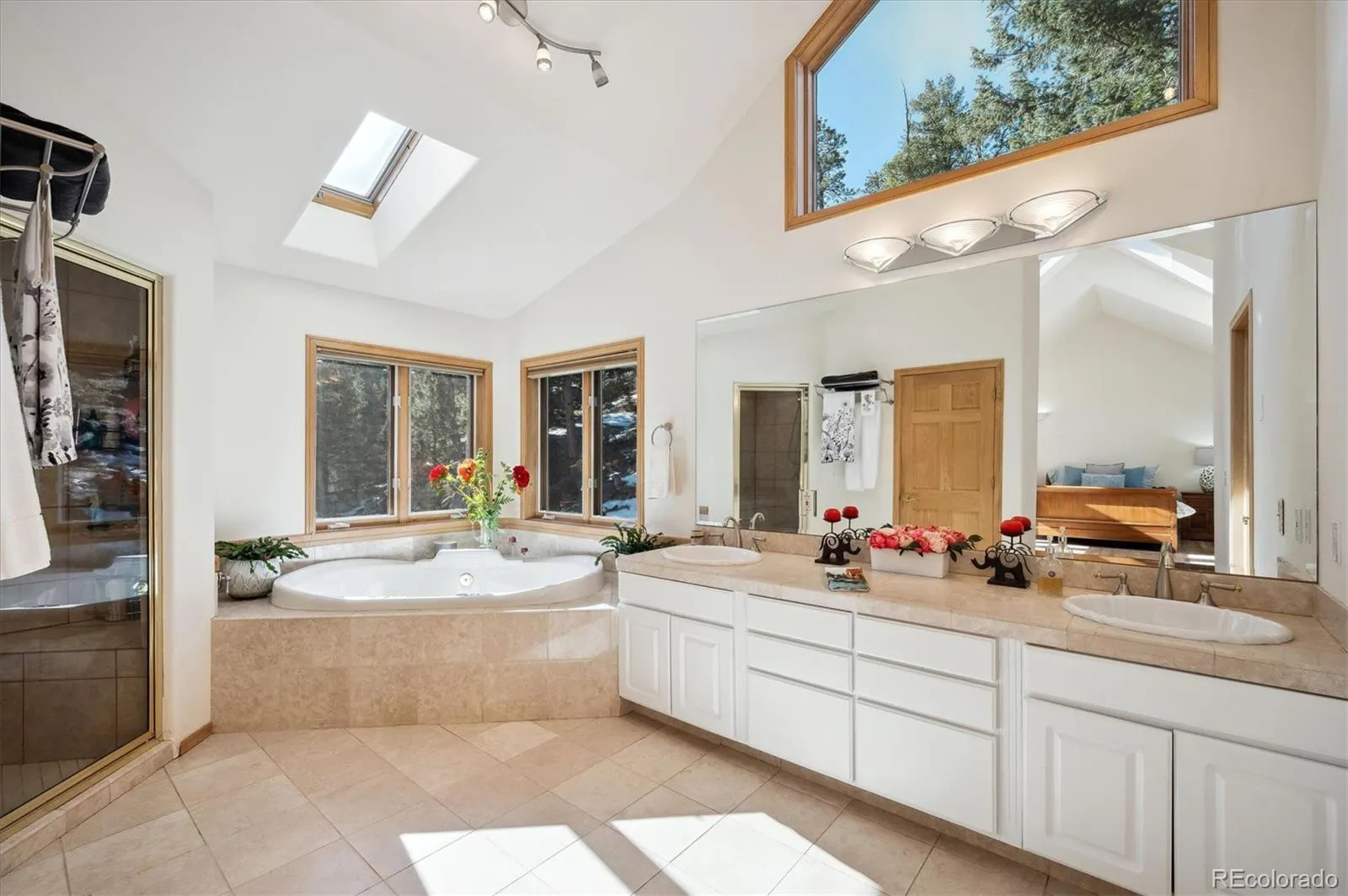 Evergreen, Colorado 80439, United States, 4 Bedrooms Bedrooms, ,3 BathroomsBathrooms,Residential,Pending,77725