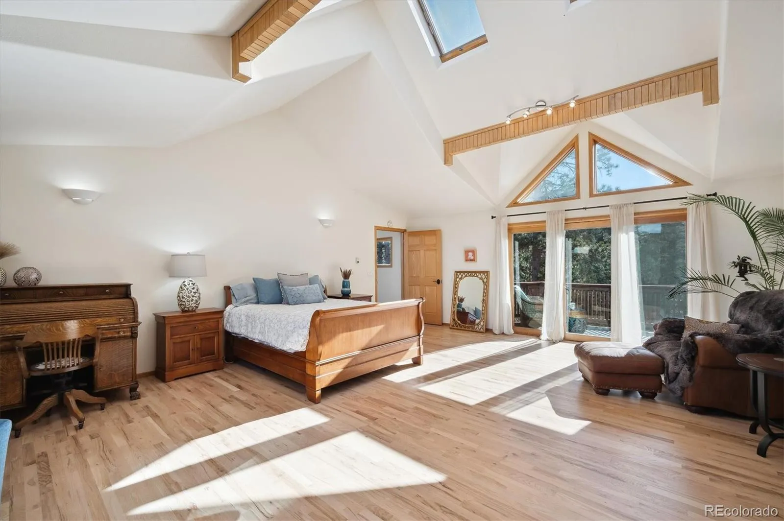 Evergreen, Colorado 80439, United States, 4 Bedrooms Bedrooms, ,3 BathroomsBathrooms,Residential,Pending,77725