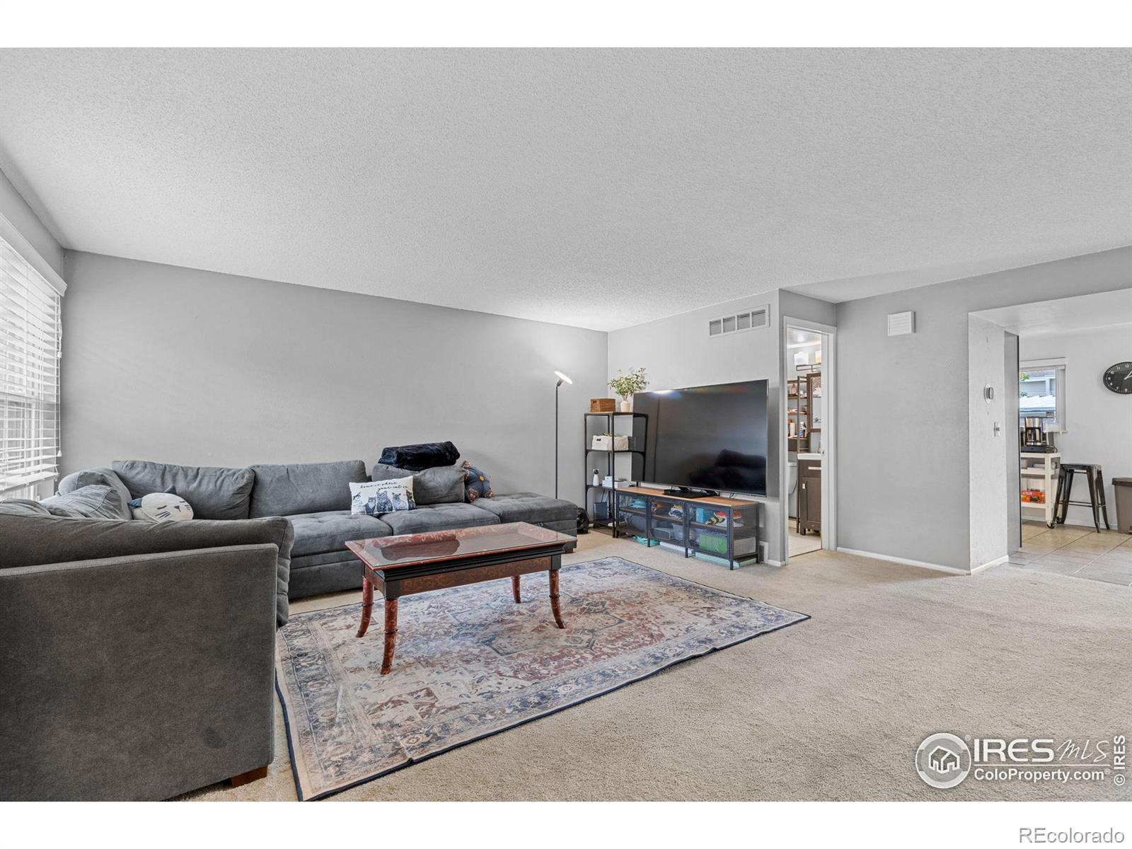 4216 E Maplewood Way