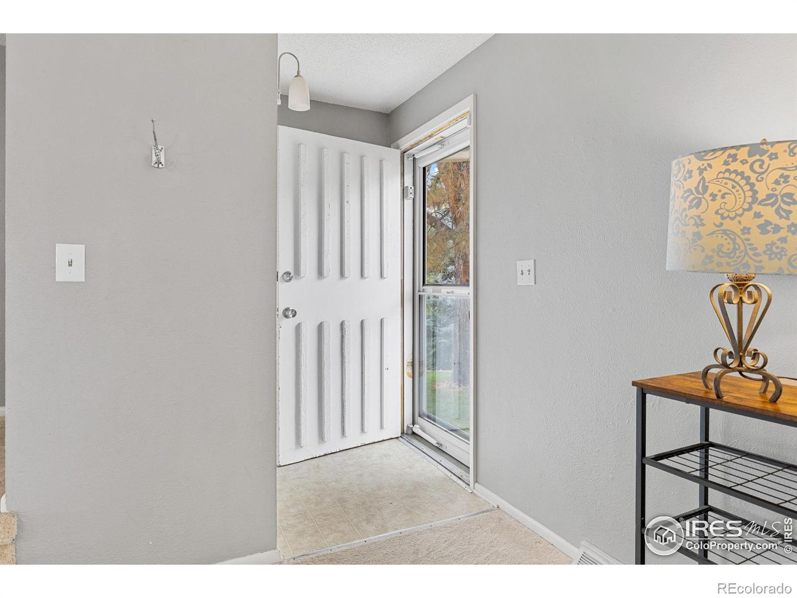 4216 E Maplewood Way