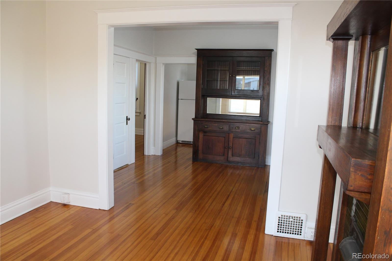 317-319 E Alameda Avenue