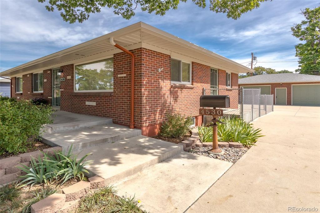 Photo of 4530 S Inca Street, Englewood, CO 80110 (MLS # 9369513)