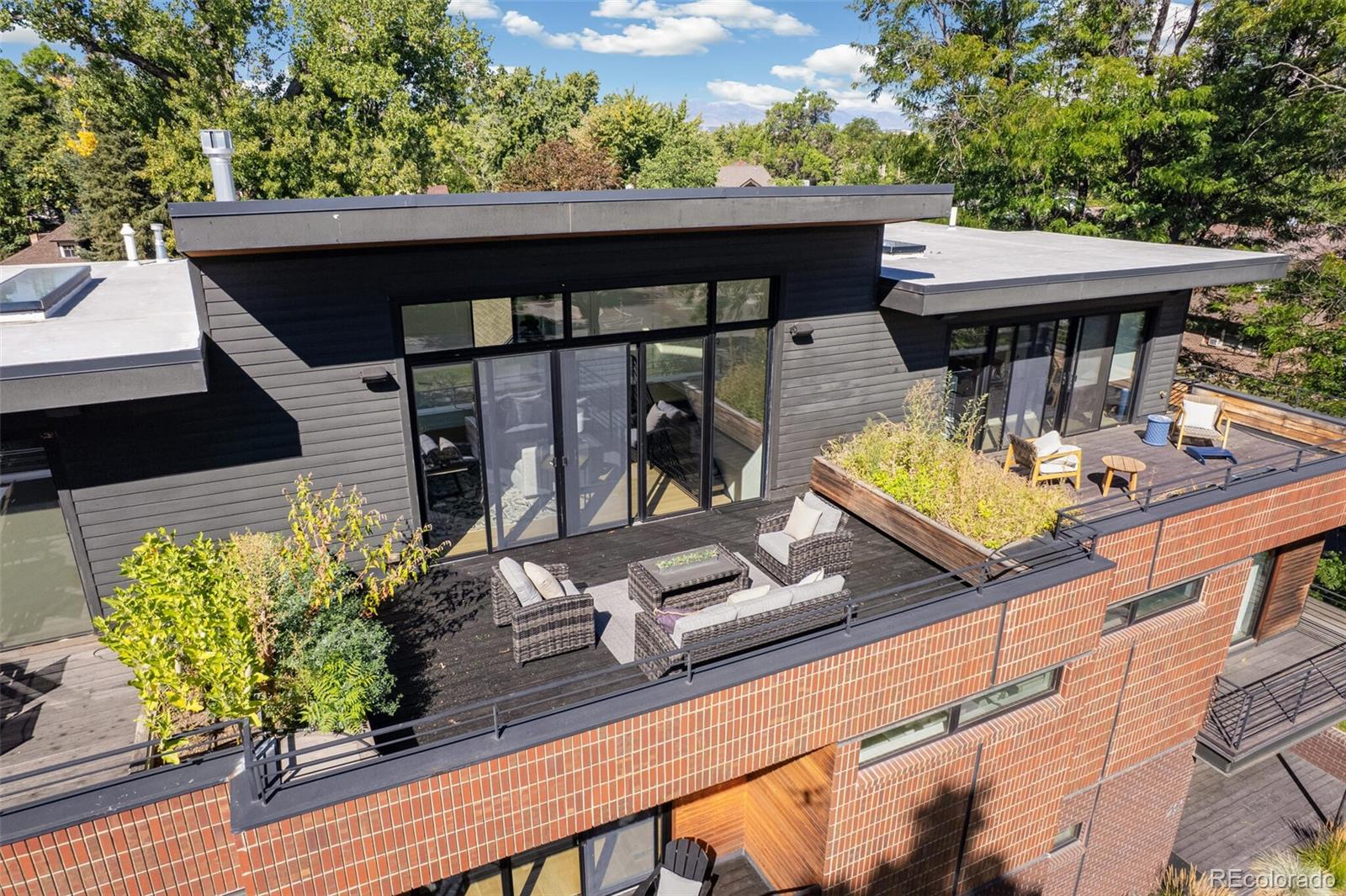 203 S Marion St Pkwy