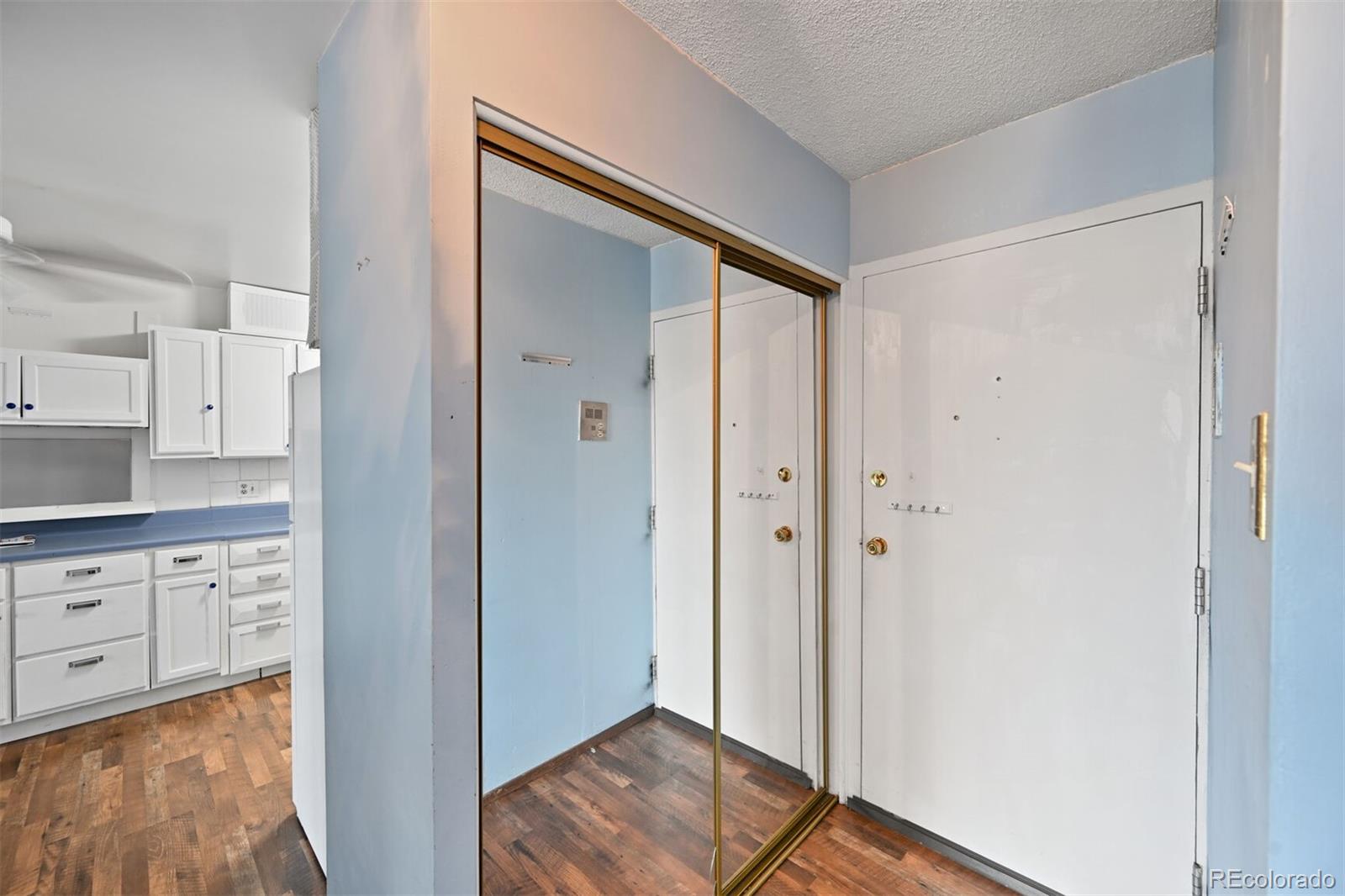 350 S Clinton Street 8C