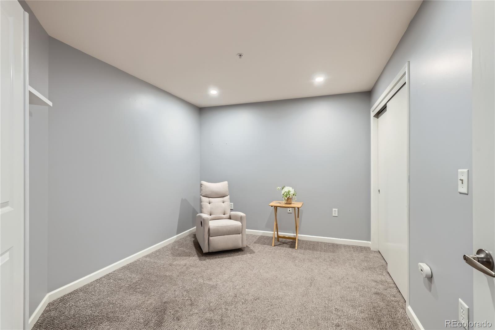 975 N Lincoln Street 4I