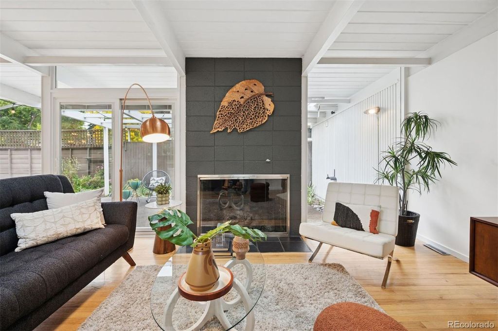 Photo of 1355 S Elm Street, Denver, CO 80222 (MLS # 8583316)