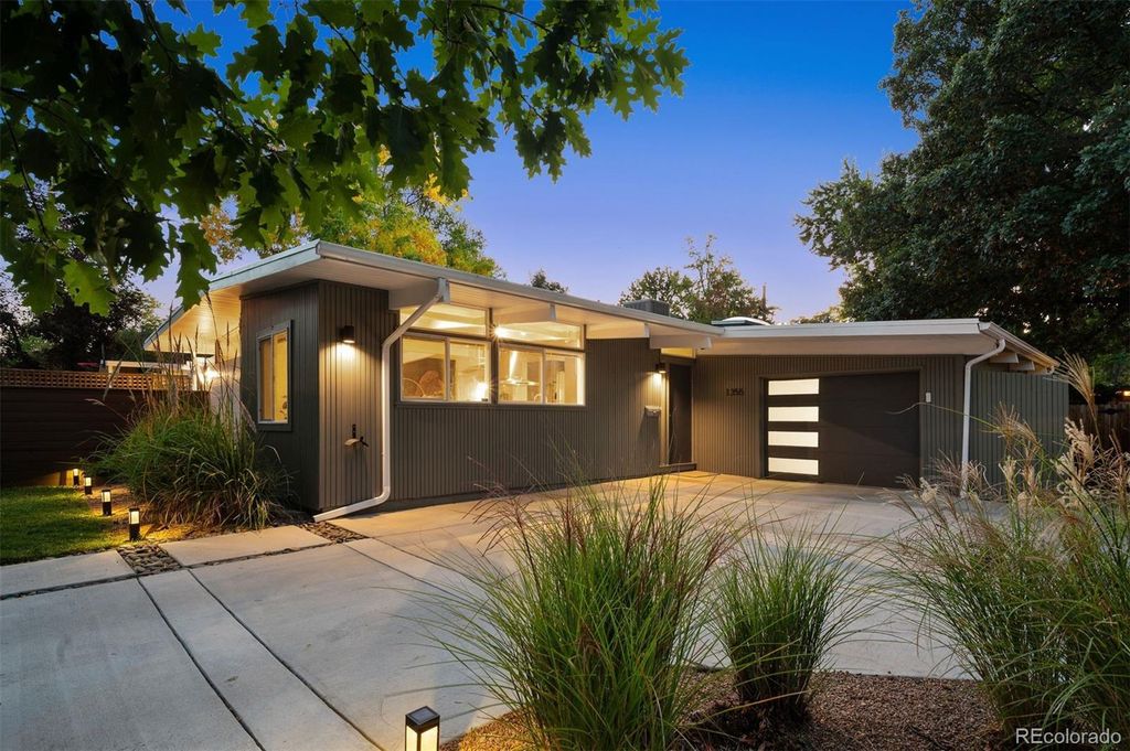 Photo of 1355 S Elm Street, Denver, CO 80222 (MLS # 8583316)