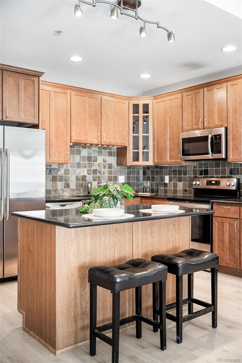 1950 N Logan Street 901