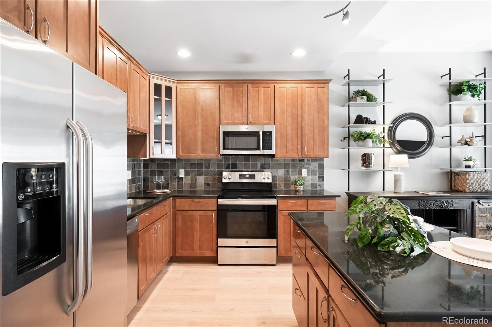 1950 N Logan Street 901