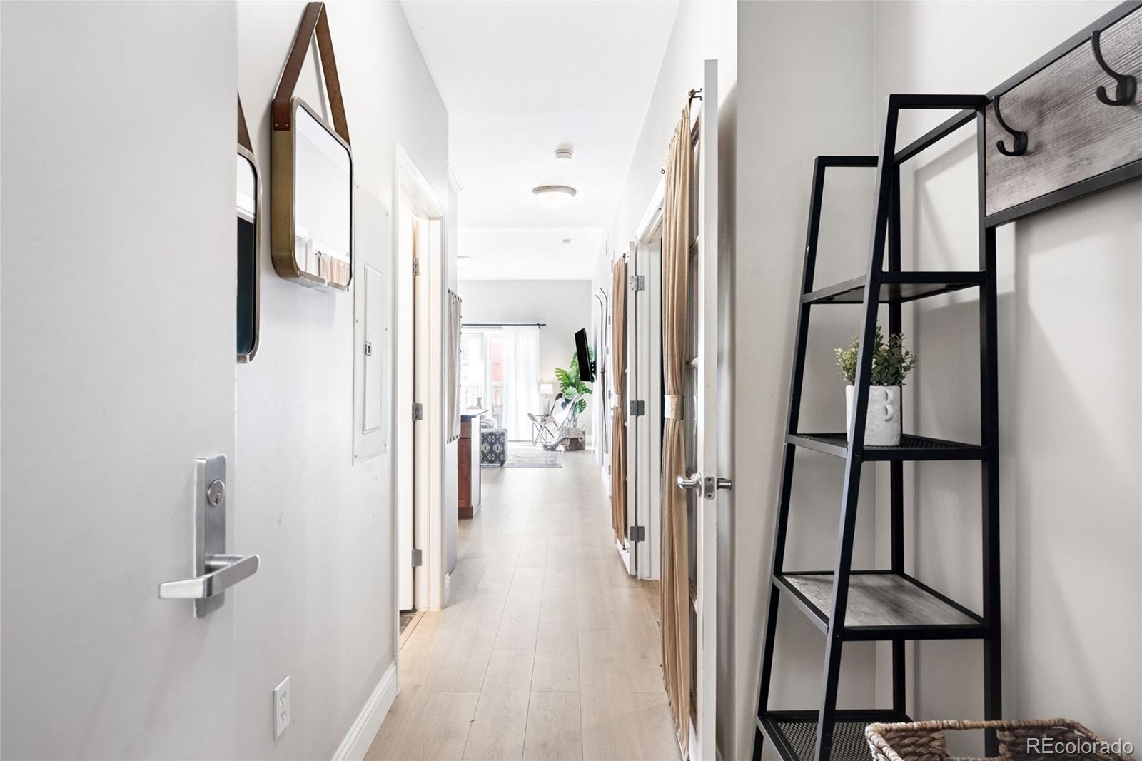 1950 N Logan Street 901