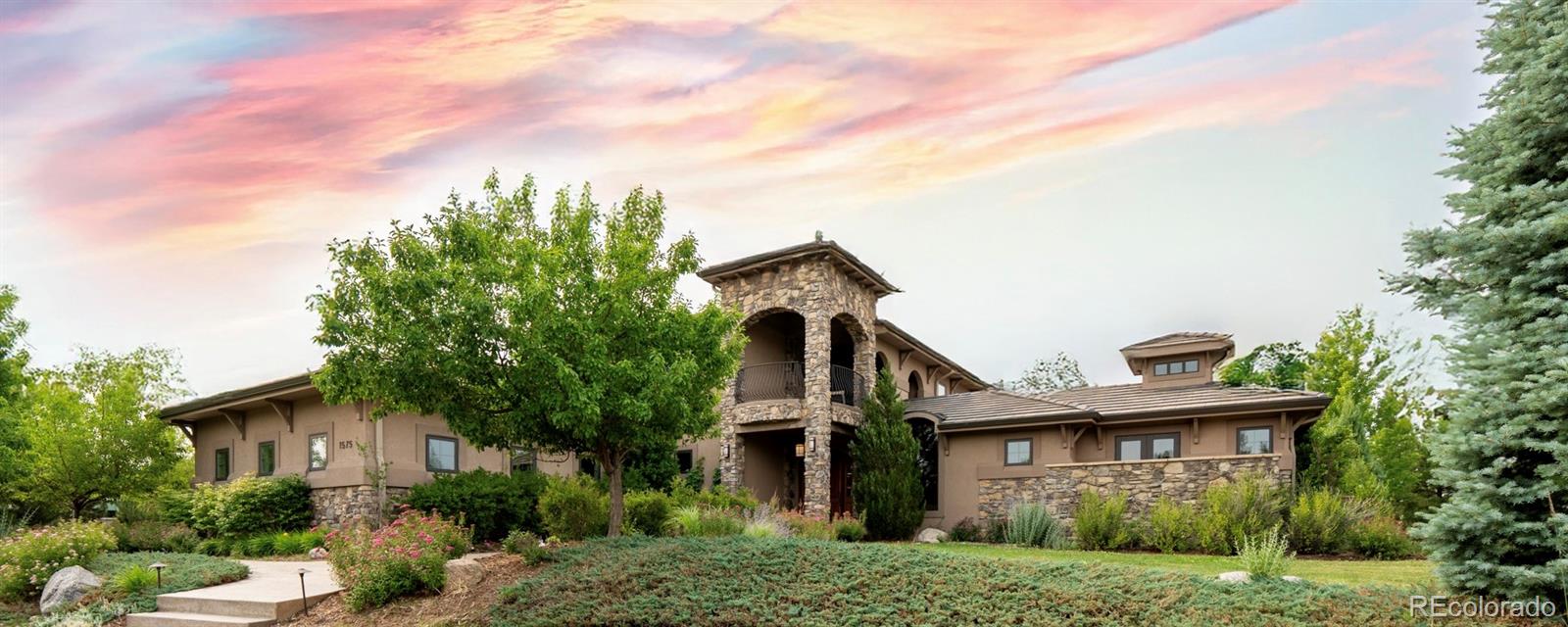 1575 Vine Cliff Heights