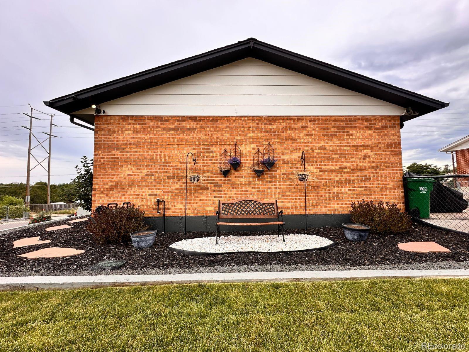 1081 Elmwood Lane
