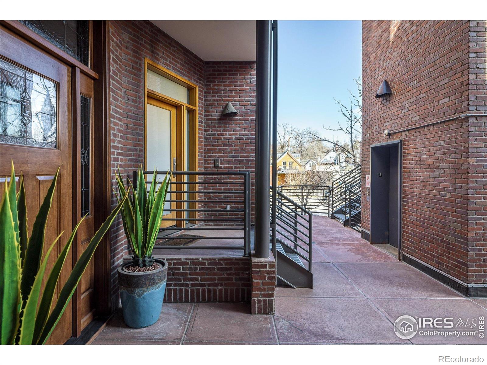 820 Pearl Street