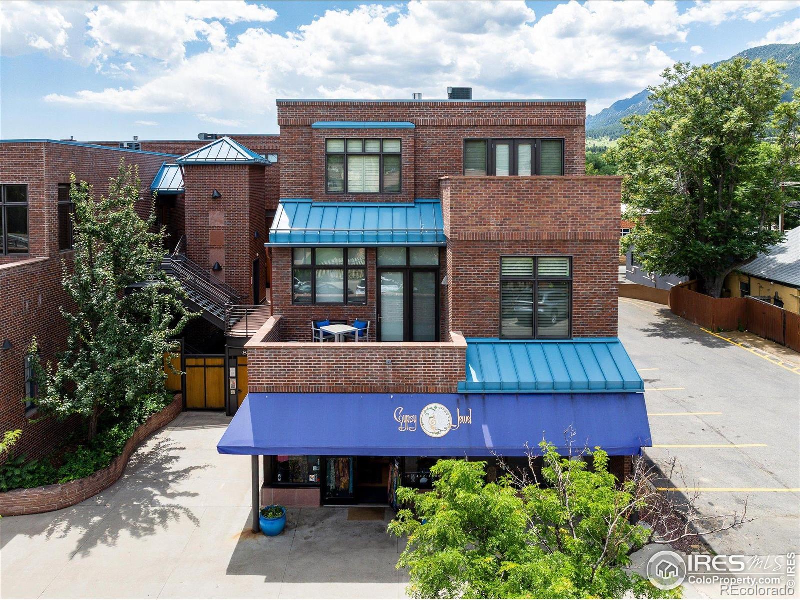 820 Pearl Street