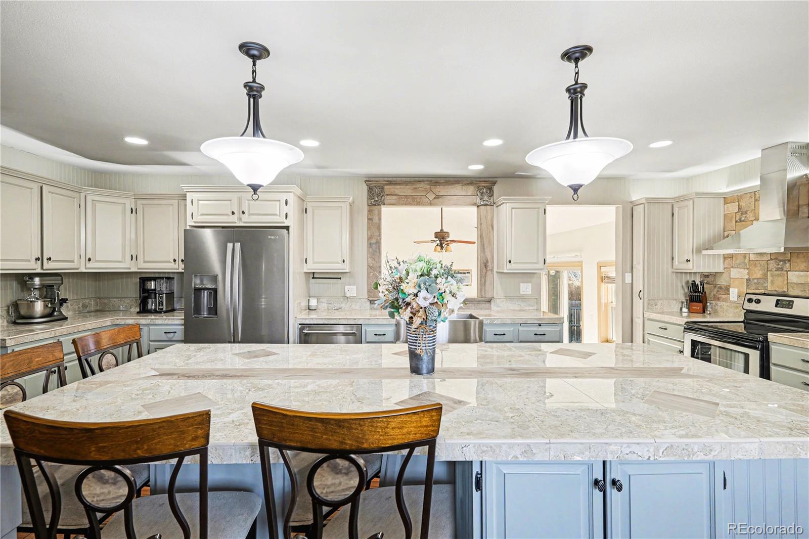 9166 W Maplewood Avenue