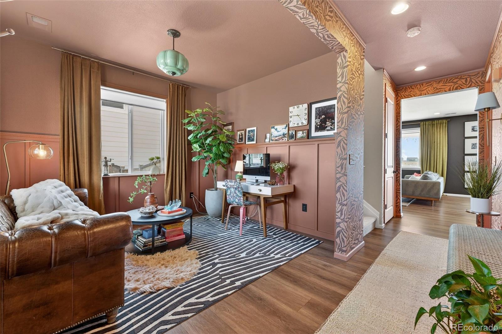 949 N Undergrove Way