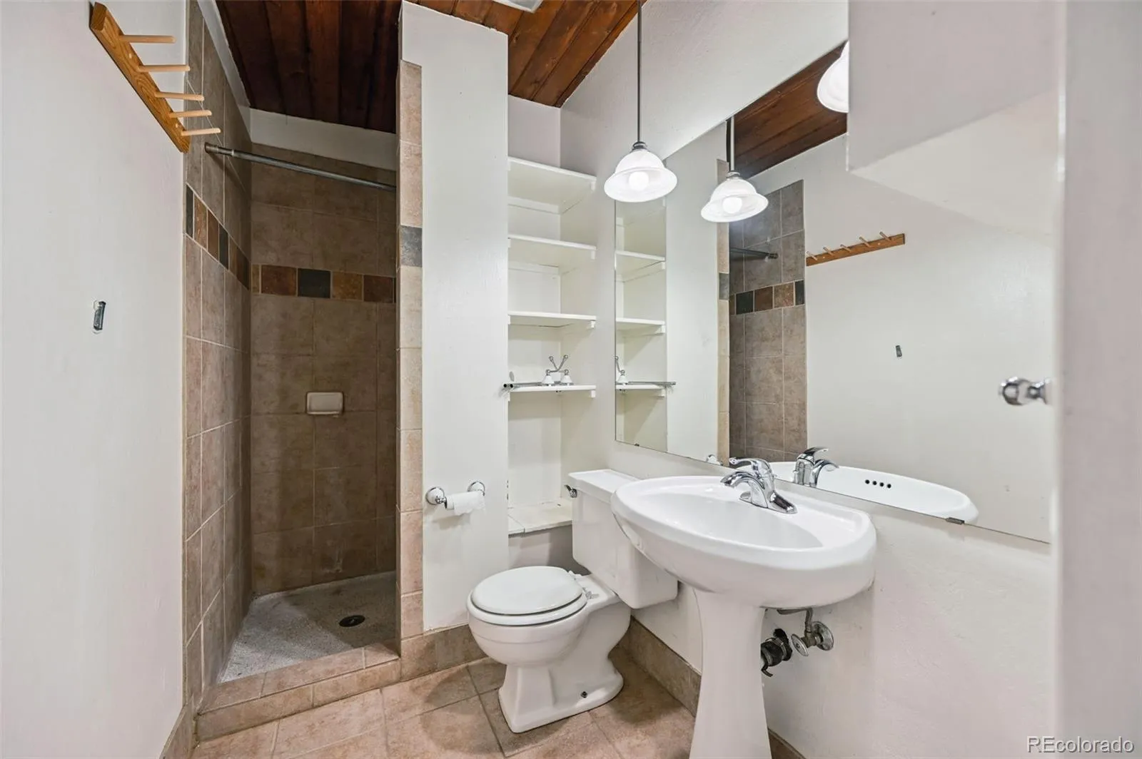 Colorado Springs, Colorado 80906, United States, 4 Bedrooms Bedrooms, ,3 BathroomsBathrooms,Residential,Active,181805