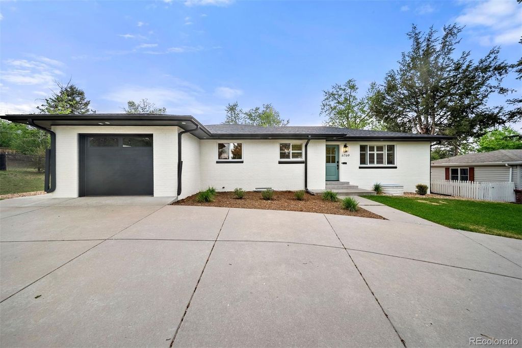 Photo of 6769 S Foresthill Street, Littleton, CO 80120 (MLS # 4608994)