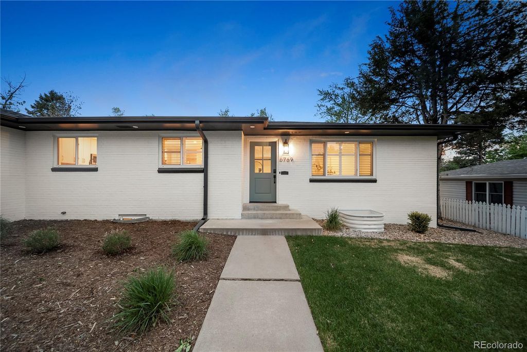 Photo of 6769 S Foresthill Street, Littleton, CO 80120 (MLS # 4608994)