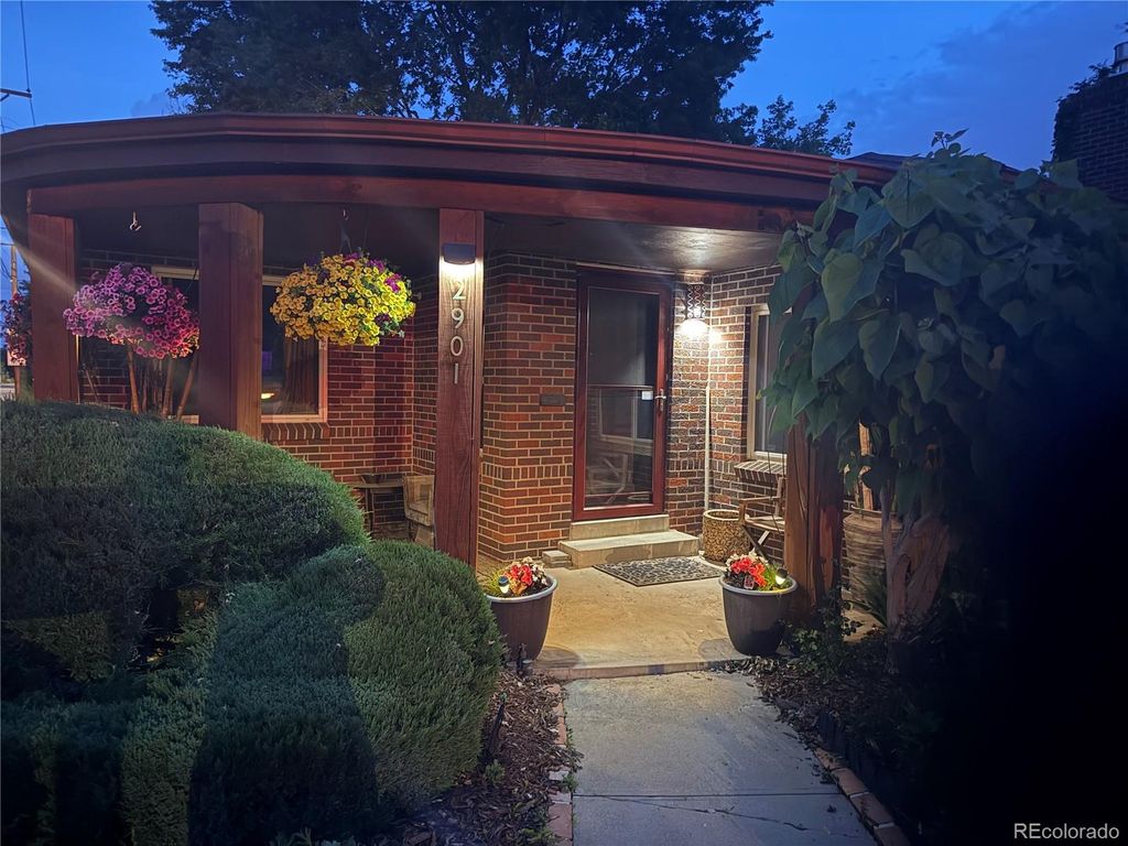 Photo of 2901 Monaco Parkway, Denver, CO 80207 (MLS # 6572797)