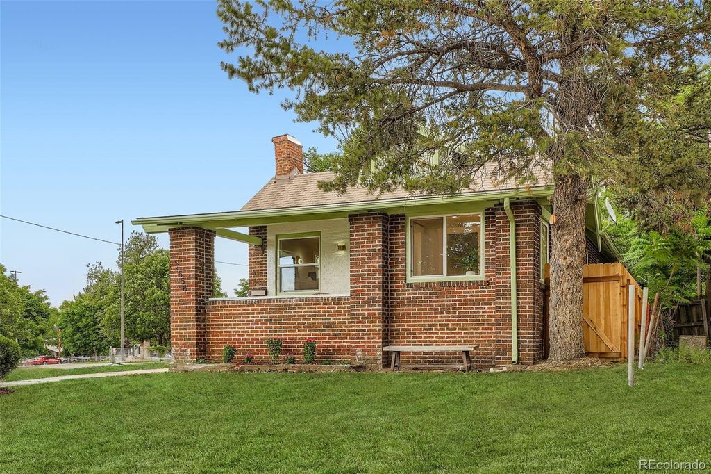 Photo of 2558 Gilpin Street, Denver, CO 80205 (MLS # 5500604)