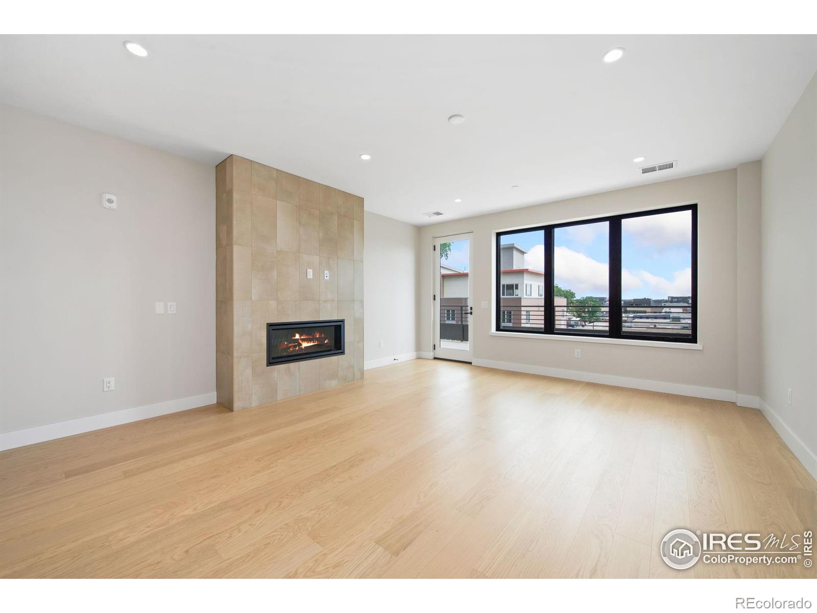 205 E 6th Street 400