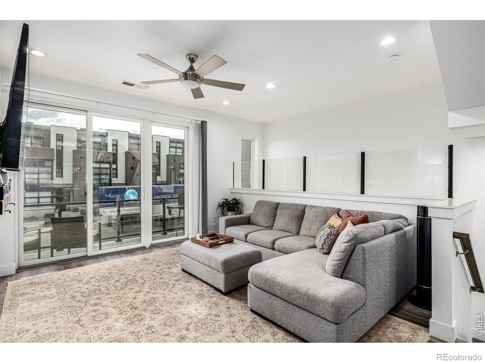 6820 E Lowry Boulevard