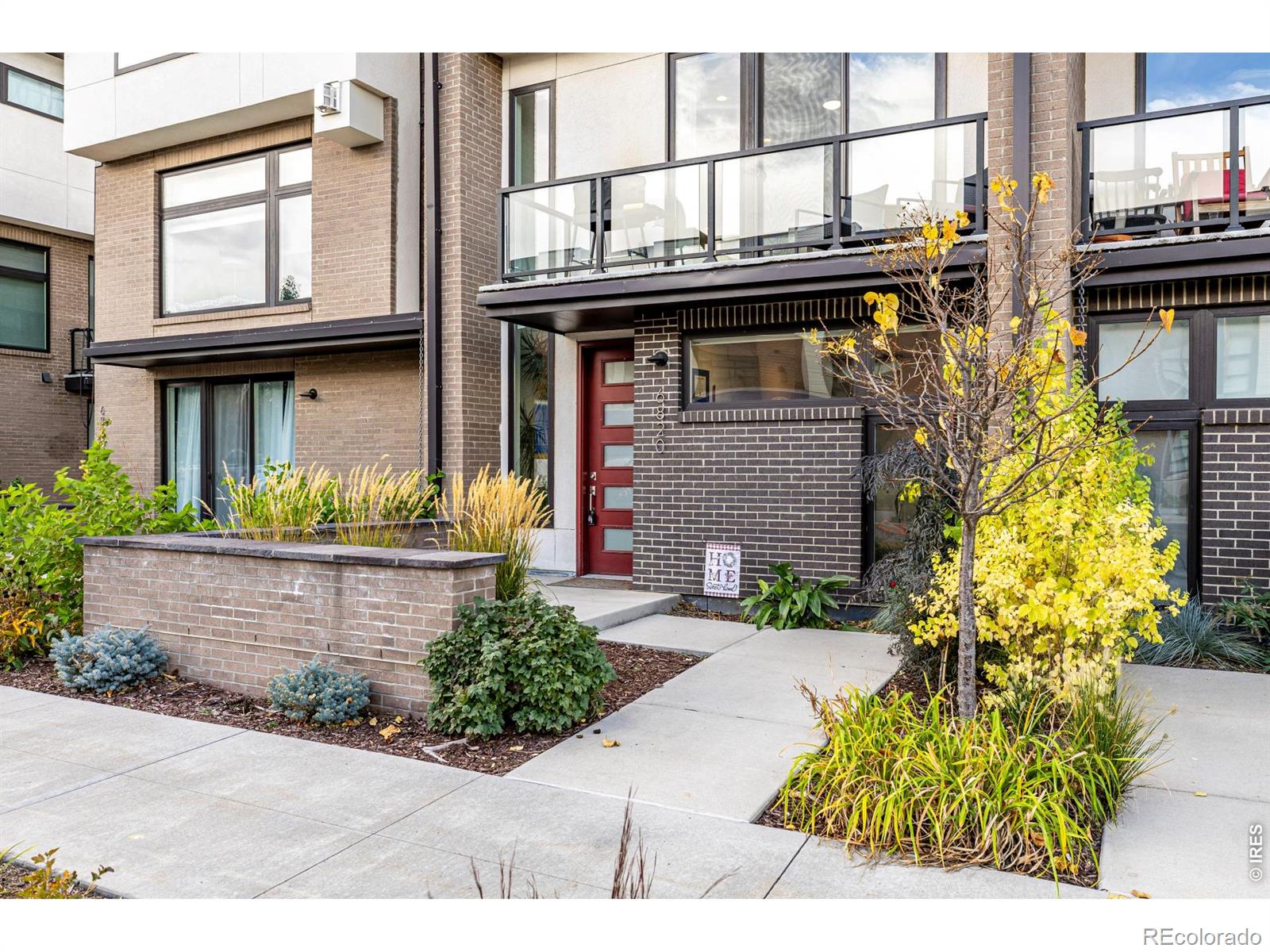 6820 E Lowry Boulevard