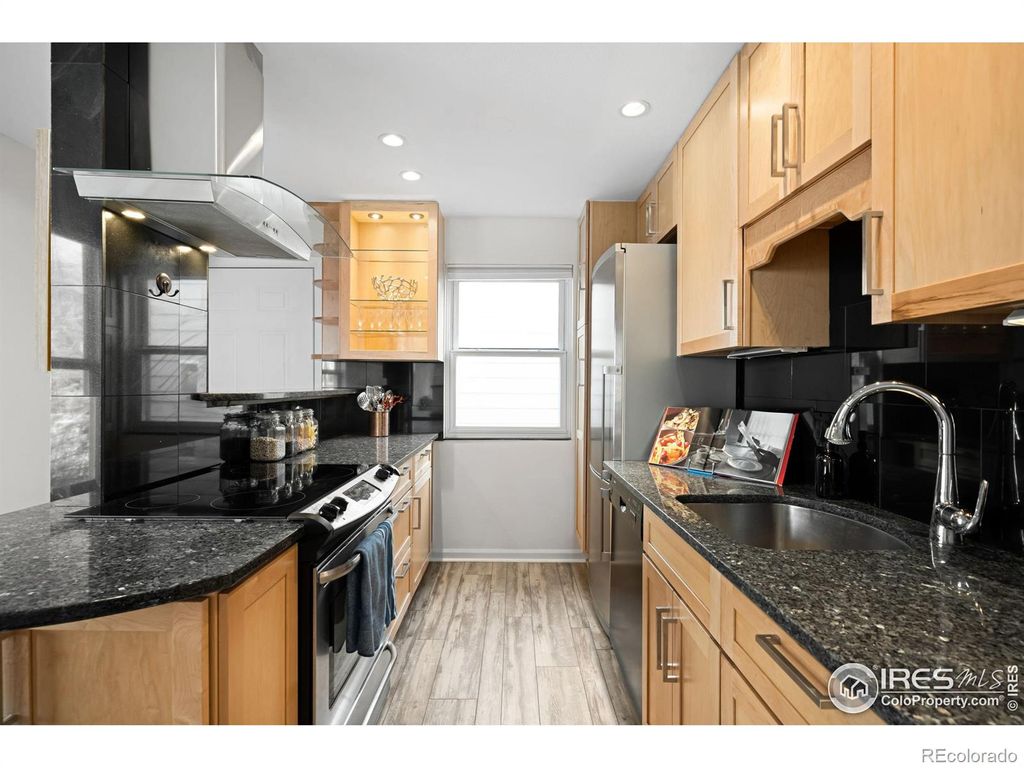 listing image 0