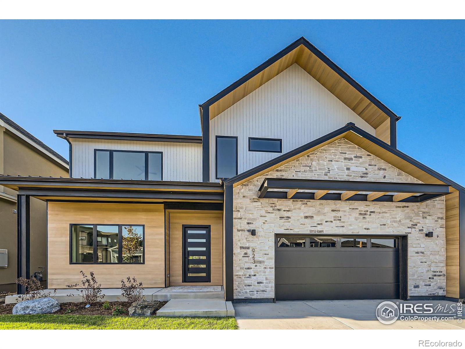 923 Saint Andrews Lane