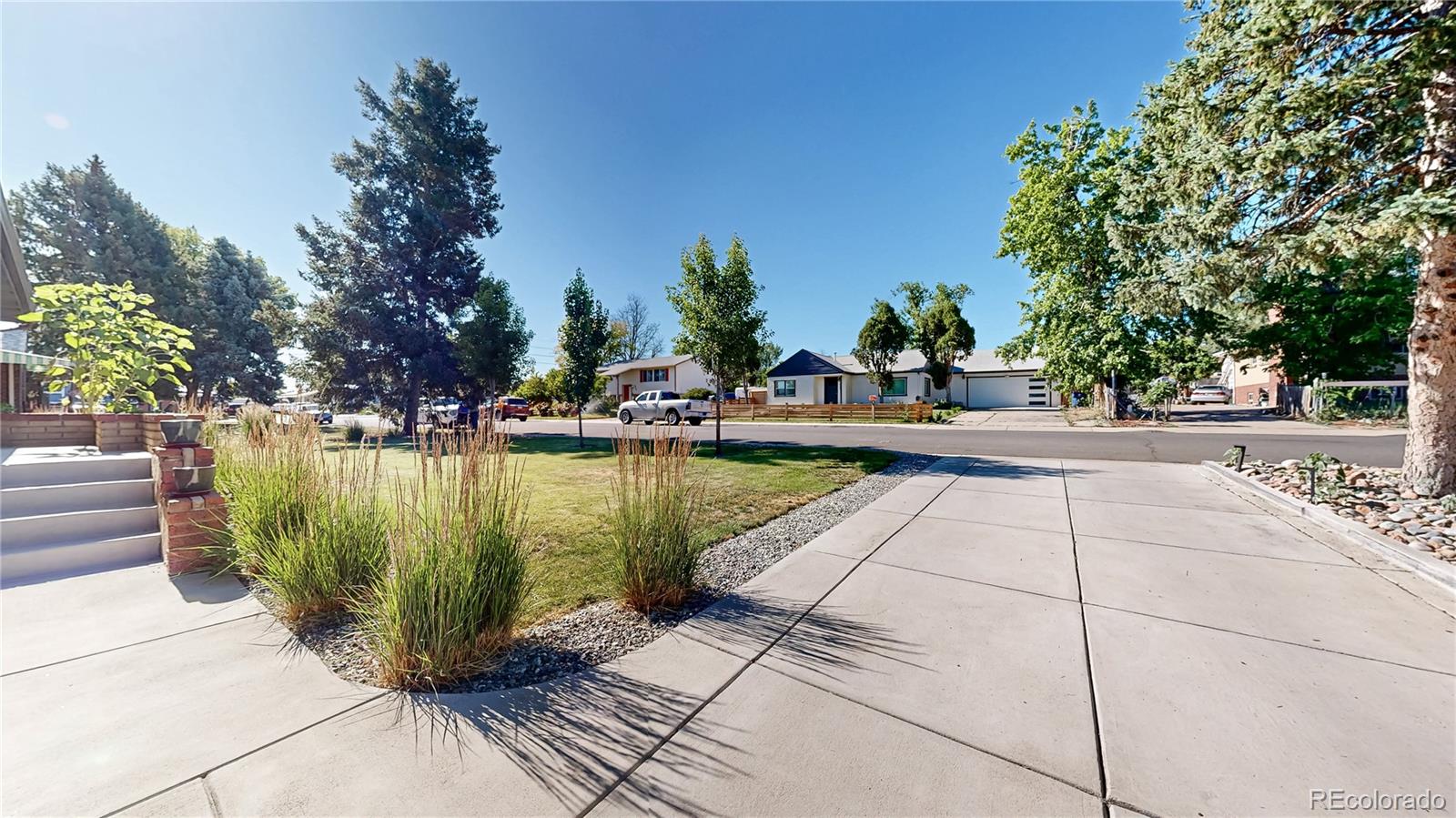 2221 W Moffat Place