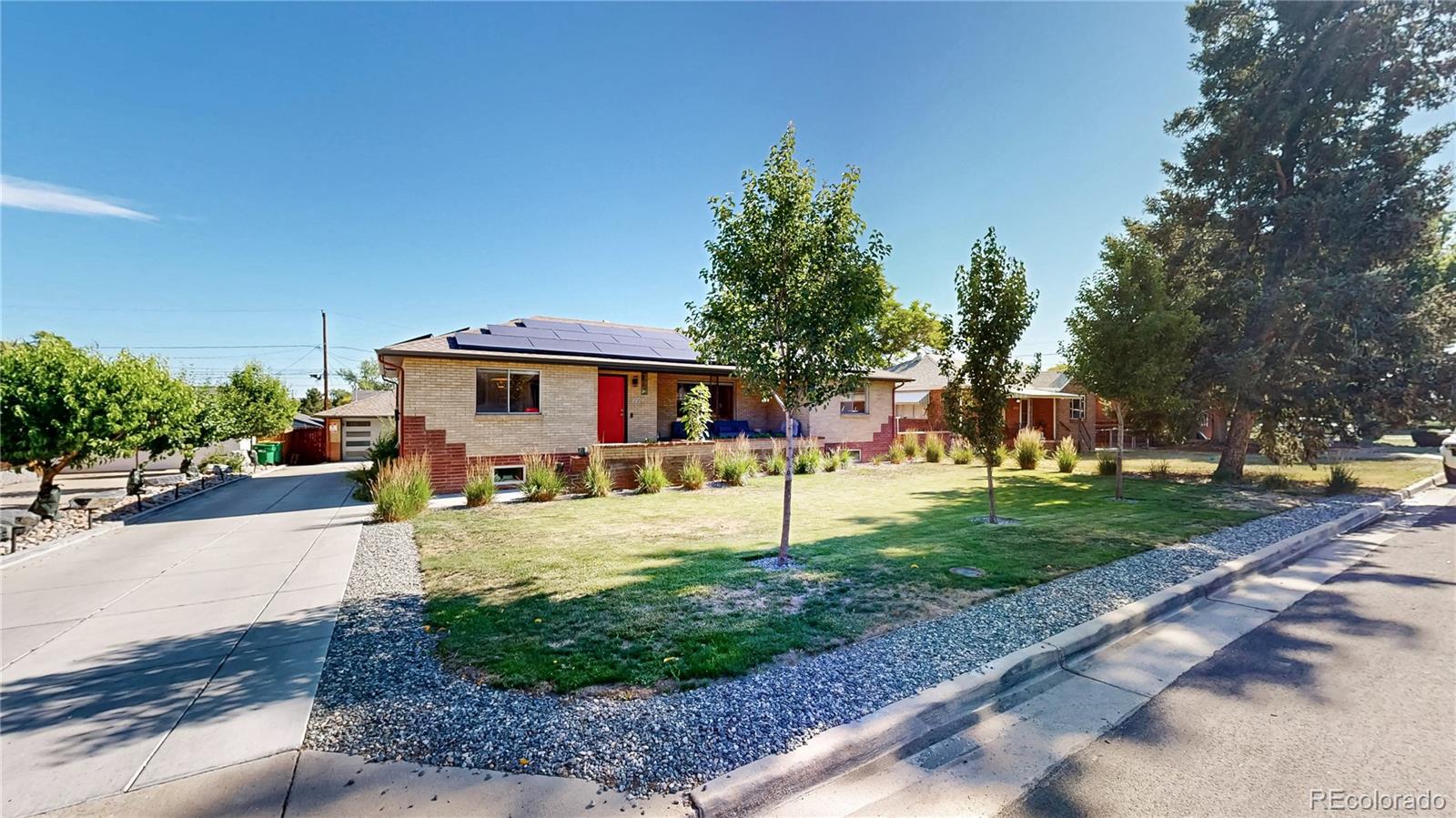 2221 W Moffat Place